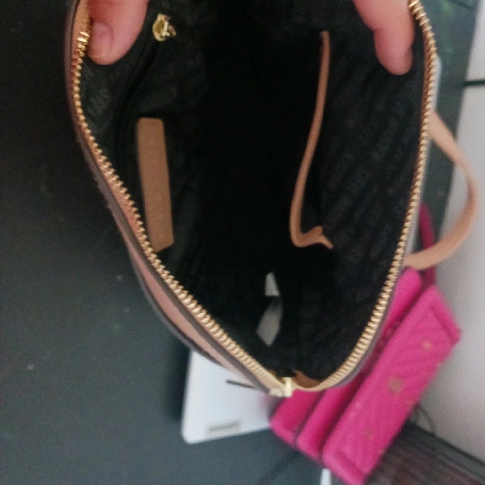 Purses - Picture 6 of 6
